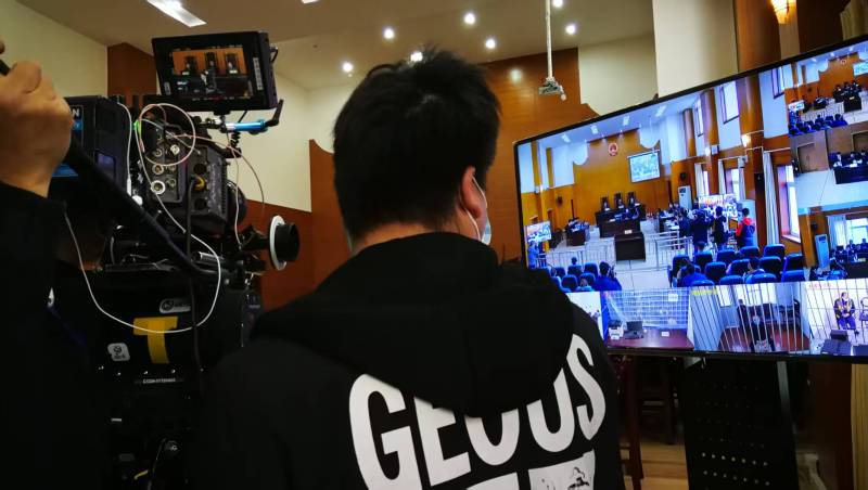 AI生成VS人工创意——称多县广告片拍摄公司的技术浪漫主义实践